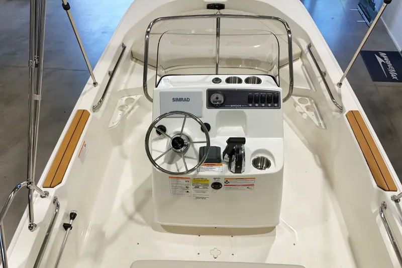 Slide: The Image of Boston Whaler 170 Montauk 2026 - 15