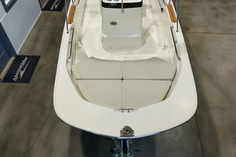 Slide: The Image of Boston Whaler 170 Montauk 2026 - 23