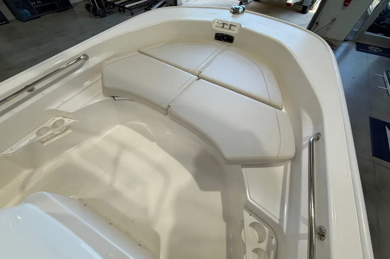 Slide: The Image of Boston Whaler 170 Montauk 2026 - 25