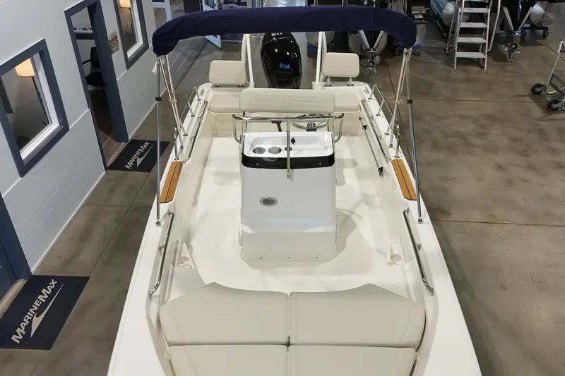 Slide: The Image of Boston Whaler 170 Montauk 2026 - 28