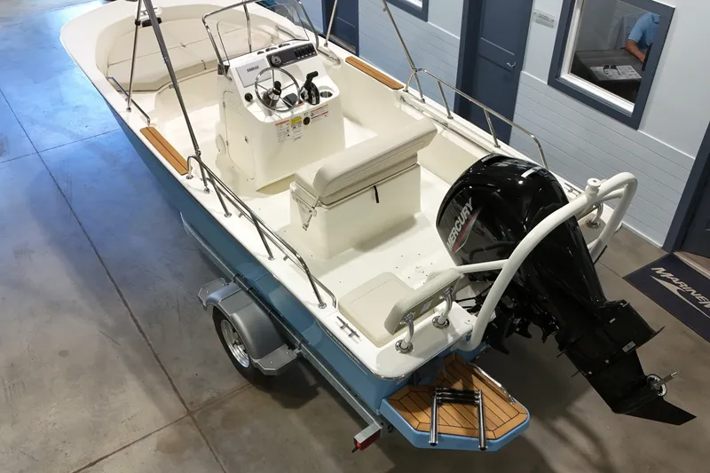 Slide: The Image of Boston Whaler 170 Montauk 2026 - 5