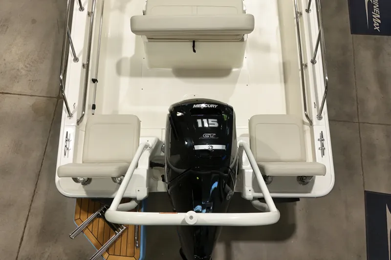 Slide: The Image of Boston Whaler 170 Montauk 2026 - 8