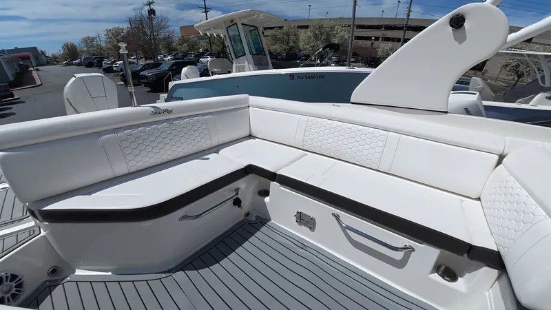 Slide: The Image of Sea Ray SDX 270 Outboard 2020 - 12