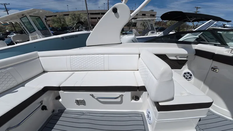 Slide: The Image of Sea Ray SDX 270 Outboard 2020 - 13