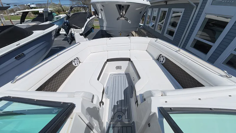 Slide: The Image of Sea Ray SDX 270 Outboard 2020 - 24