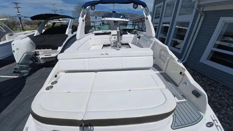 Slide: The Image of Sea Ray SDX 270 Outboard 2020 - 6