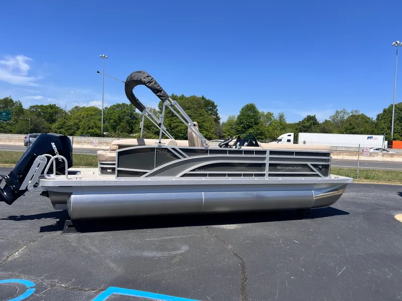 Slide: The Image of Bennington 22 SSB LUXE 2026 - 3