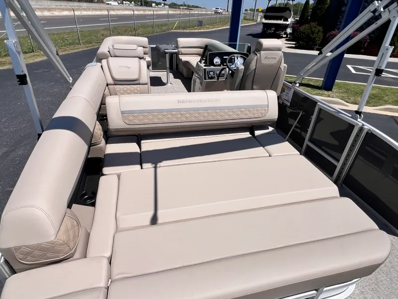 Slide: The Image of Bennington 22 SSB LUXE 2026 - 7