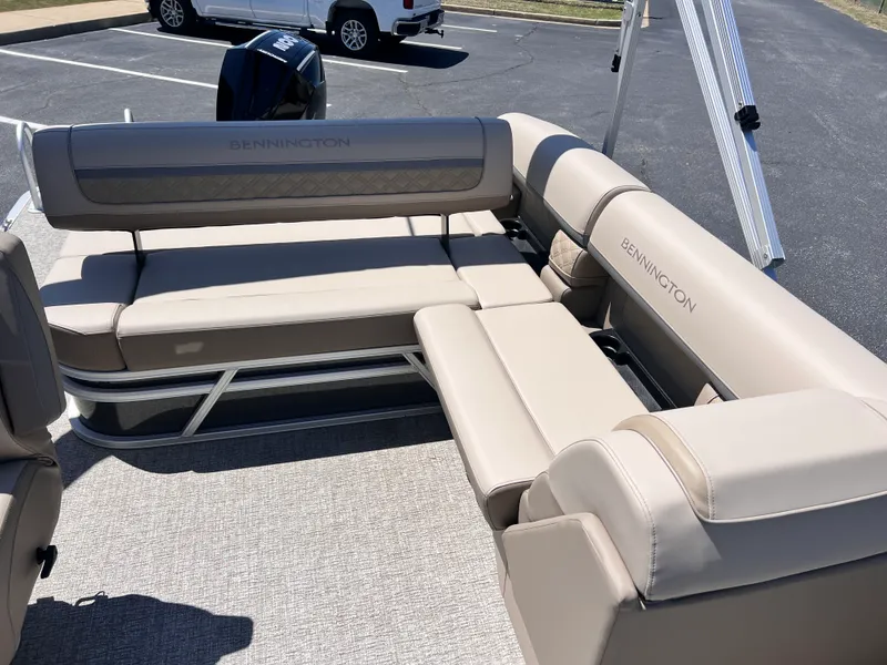 Slide: The Image of Bennington 22 SSB LUXE 2026 - 8