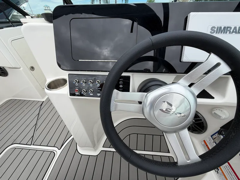 Slide: The Image of Sea Ray SDX 270 Outboard 2026 - 11