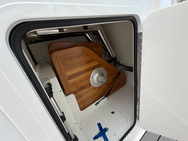 Slide: The Image of Sea Ray SDX 270 Outboard 2026 - 17