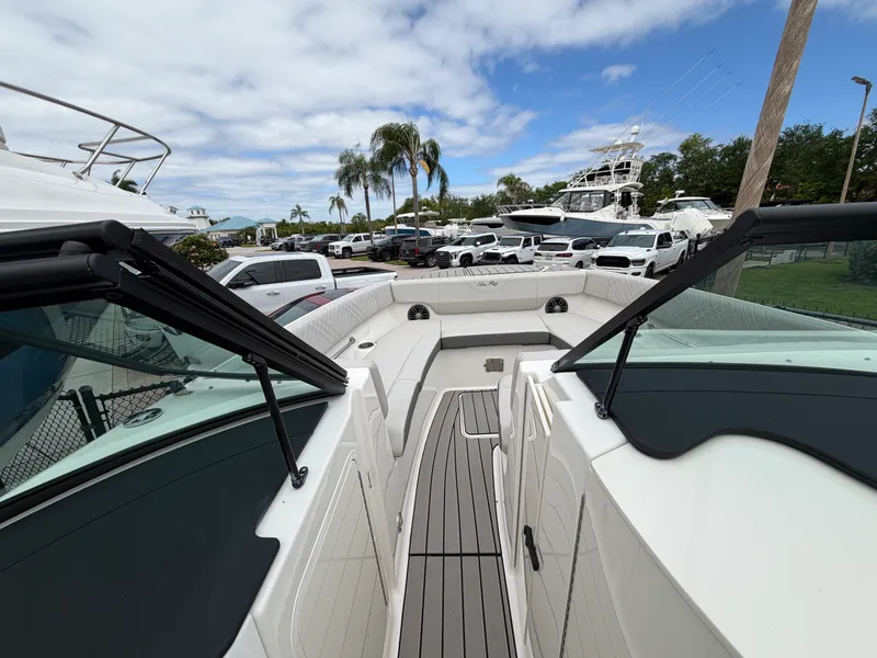 Slide: The Image of Sea Ray SDX 270 Outboard 2026 - 19