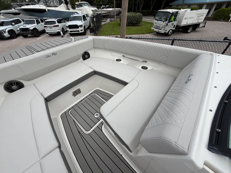 Slide: The Image of Sea Ray SDX 270 Outboard 2026 - 21