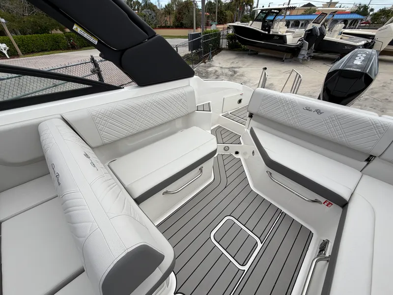 Slide: The Image of Sea Ray SDX 270 Outboard 2026 - 5