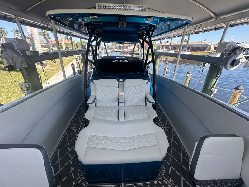 Slide: The Image of Nor-Tech 340 SPORT 2025 - 16