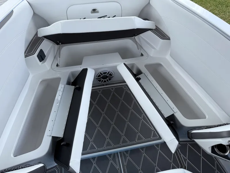 Slide: The Image of Nor-Tech 340 SPORT 2025 - 21