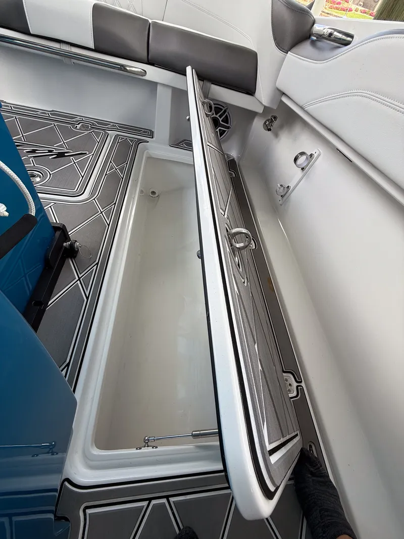 Slide: The Image of Nor-Tech 340 SPORT 2025 - 27