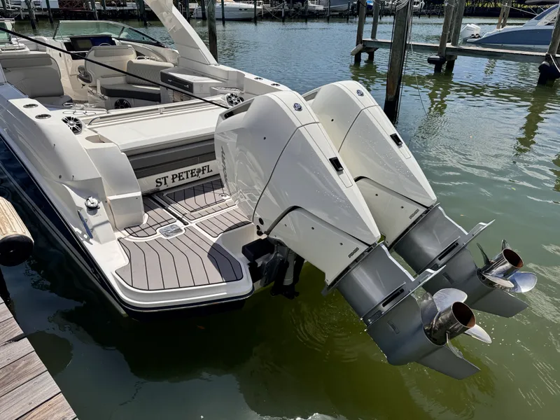 Slide: The Image of Sea Ray SLX 350 OUTBOARD 2024 - 26