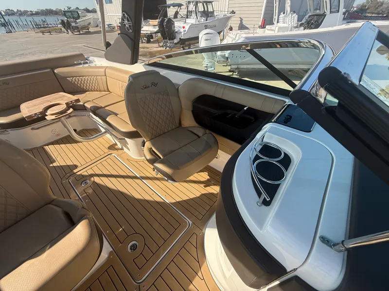 Slide: The Image of Sea Ray 280 SLX 2019 - 17