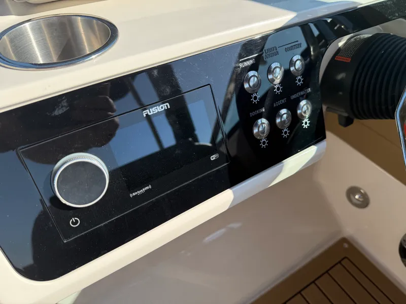 Slide: The Image of Sea Ray 280 SLX 2019 - 24