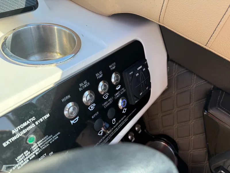 Slide: The Image of Sea Ray 280 SLX 2019 - 25