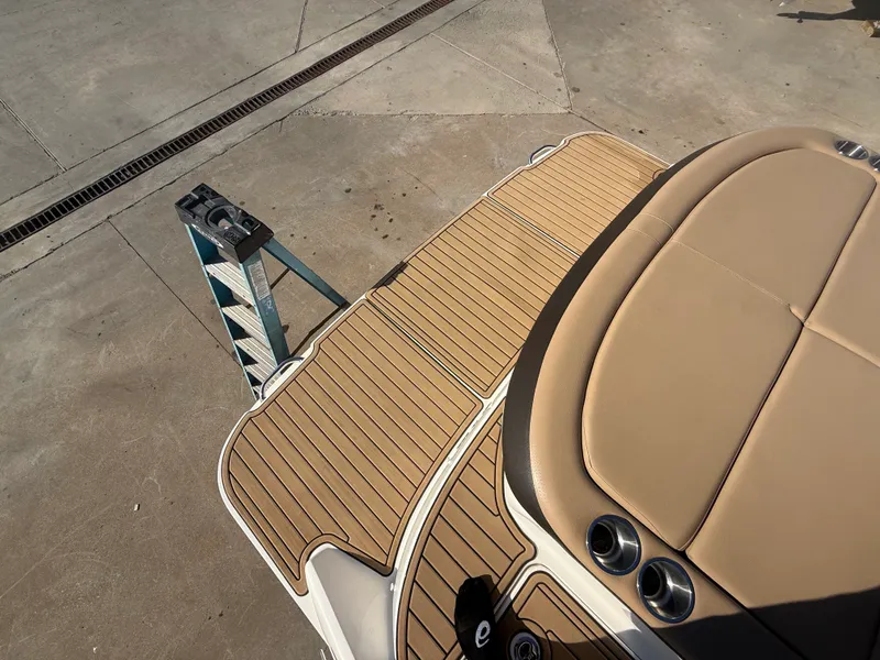 Slide: The Image of Sea Ray 280 SLX 2019 - 10
