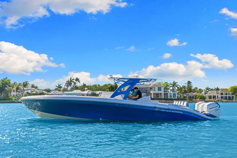 Slide: The Image of Midnight Express 37 OPEN 2020 - 6