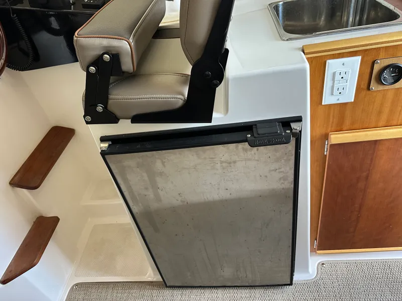 Slide: The Image of Cutwater C-248 COUPE 2023 - 13