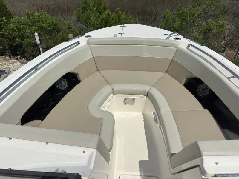 Slide: The Image of Boston Whaler 240 VANTAGE 2022 - 13