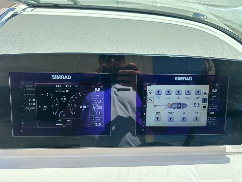 Slide: The Image of Sea Ray 310 SLX OB 2023 - 21