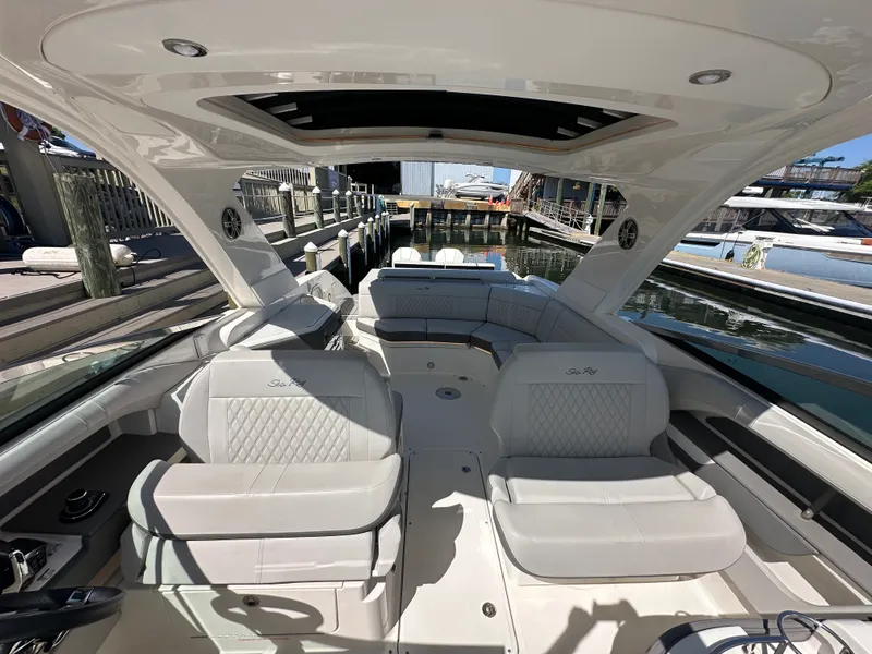 Slide: The Image of Sea Ray 310 SLX OB 2023 - 14