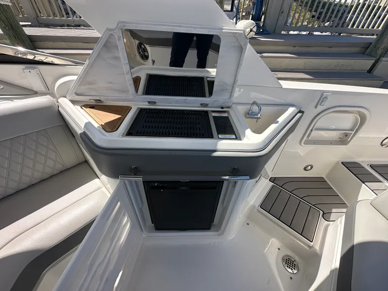 Slide: The Image of Sea Ray 310 SLX OB 2023 - 11