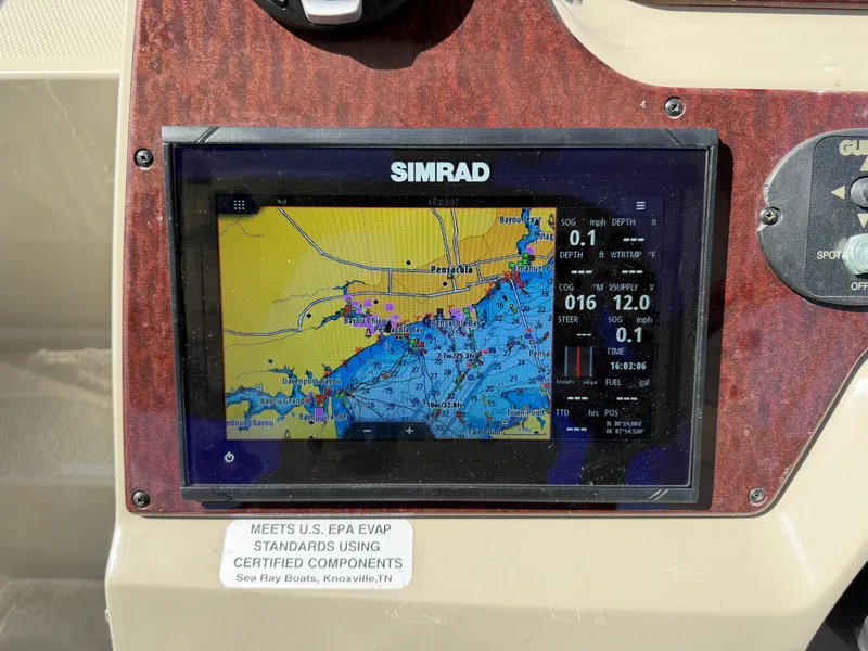 Slide: The Image of Sea Ray 280 SUNDANCER 2011 - 23