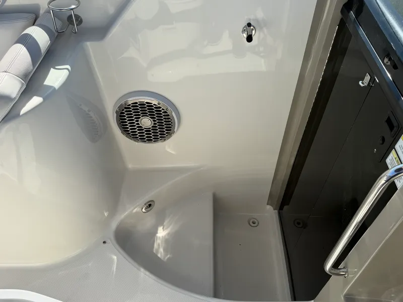 Slide: The Image of Sea Ray 280 SUNDANCER 2011 - 28