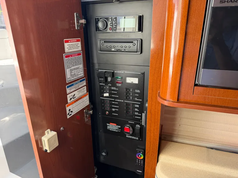 Slide: The Image of Sea Ray 280 SUNDANCER 2011 - 31