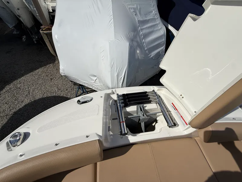 Slide: The Image of Sea Ray 250 SDX OB 2024 - 17