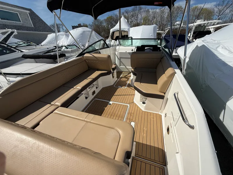 Slide: The Image of Sea Ray 250 SDX OB 2024 - 9
