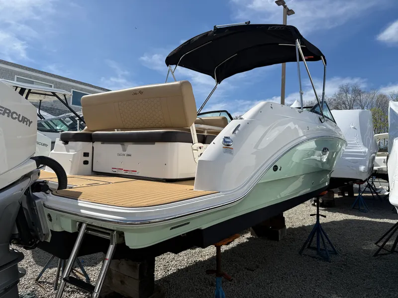 Slide: The Image of Sea Ray 250 SDX OB 2024 - 3