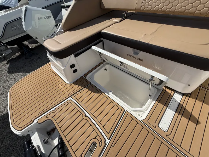 Slide: The Image of Sea Ray 250 SDX OB 2024 - 7