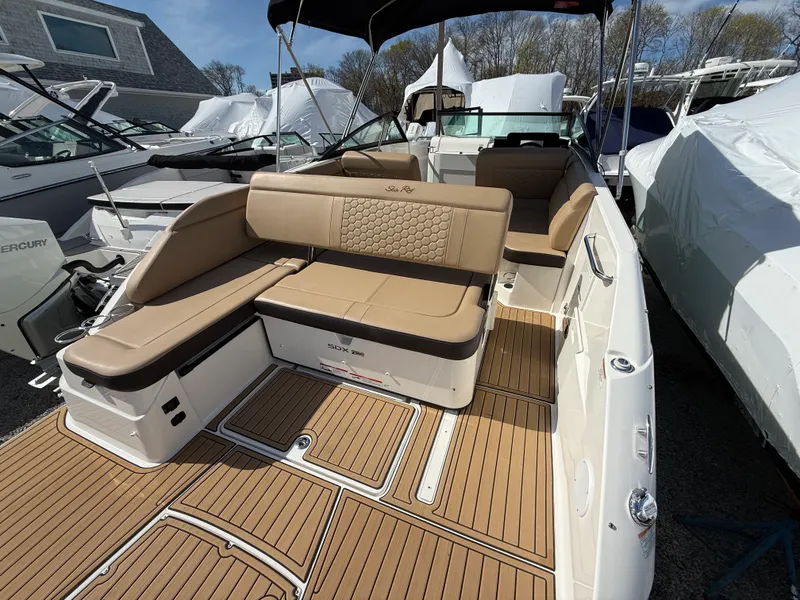 Slide: The Image of Sea Ray 250 SDX OB 2024 - 6