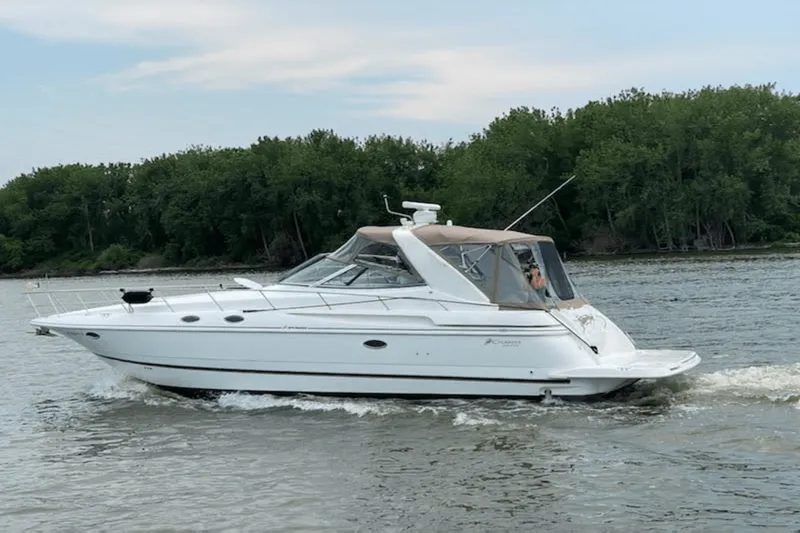 The Image of Cruisers Yachts 3870 EXPRESS 2001 - 0