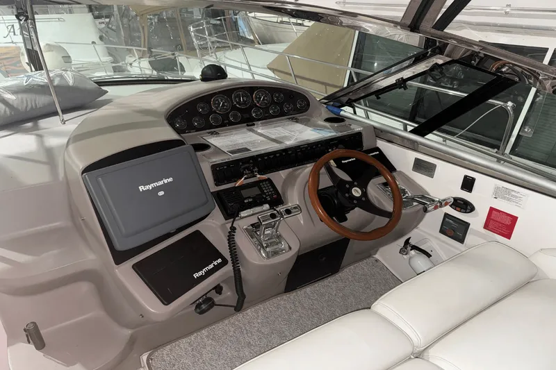 Slide: The Image of Cruisers Yachts 3870 EXPRESS 2001 - 16