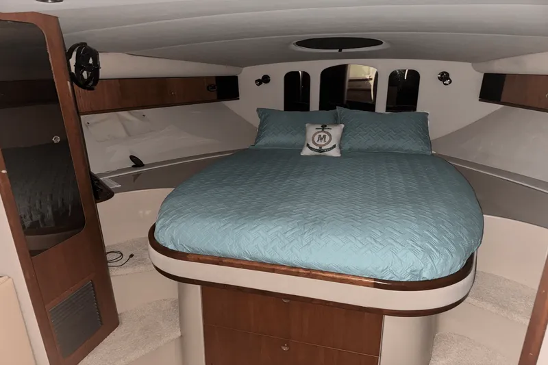 Slide: The Image of Cruisers Yachts 3870 EXPRESS 2001 - 21