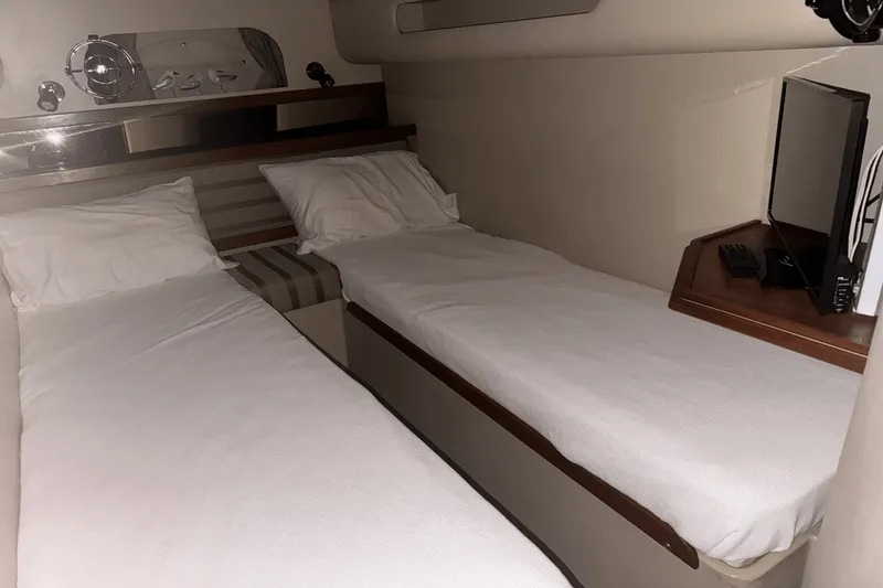 Slide: The Image of Cruisers Yachts 3870 EXPRESS 2001 - 22