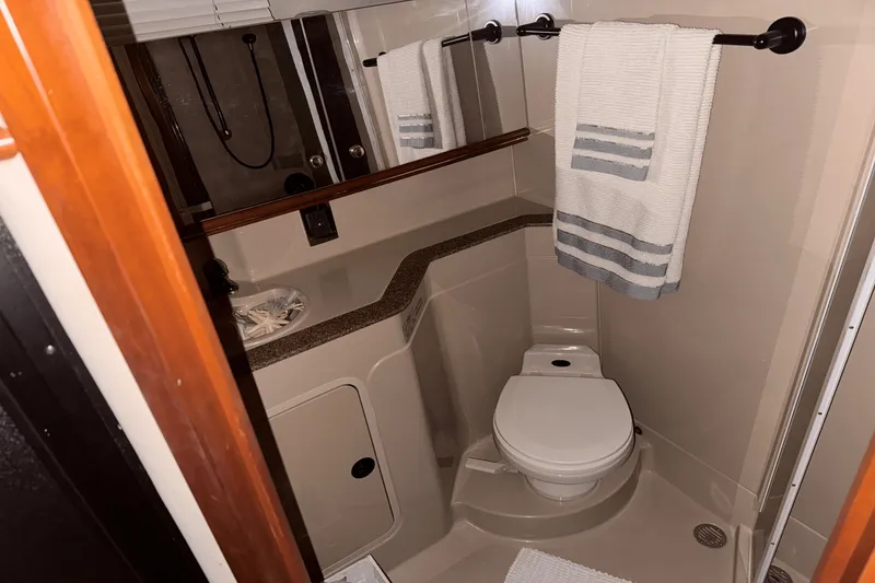 Slide: The Image of Cruisers Yachts 3870 EXPRESS 2001 - 25