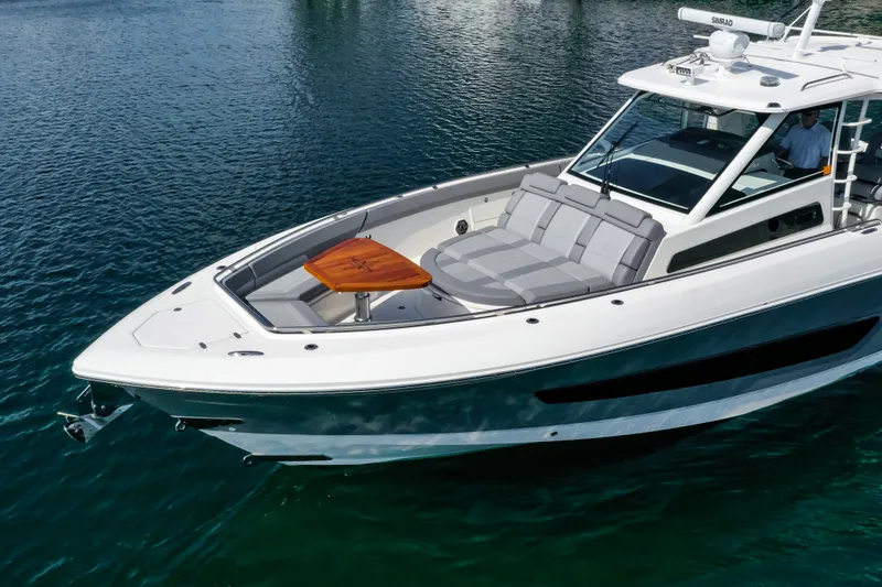 Slide: The Image of Boston Whaler 420 Outrage 2024 - 10