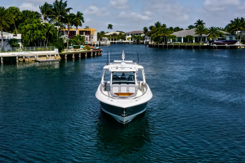 Slide: The Image of Boston Whaler 420 Outrage 2024 - 12