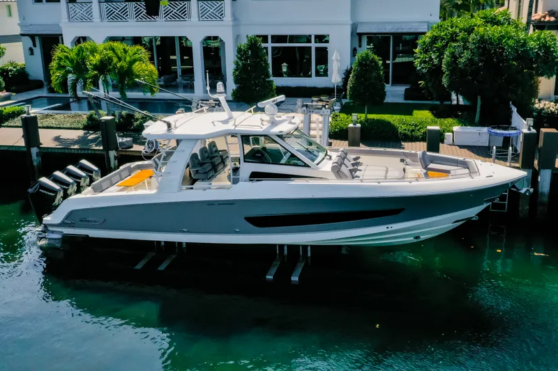 Slide: The Image of Boston Whaler 420 Outrage 2024 - 13