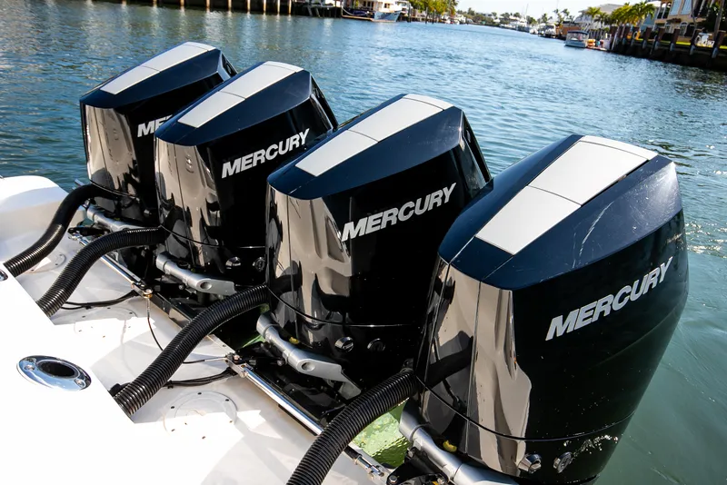 Slide: The Image of Boston Whaler 420 Outrage 2024 - 18