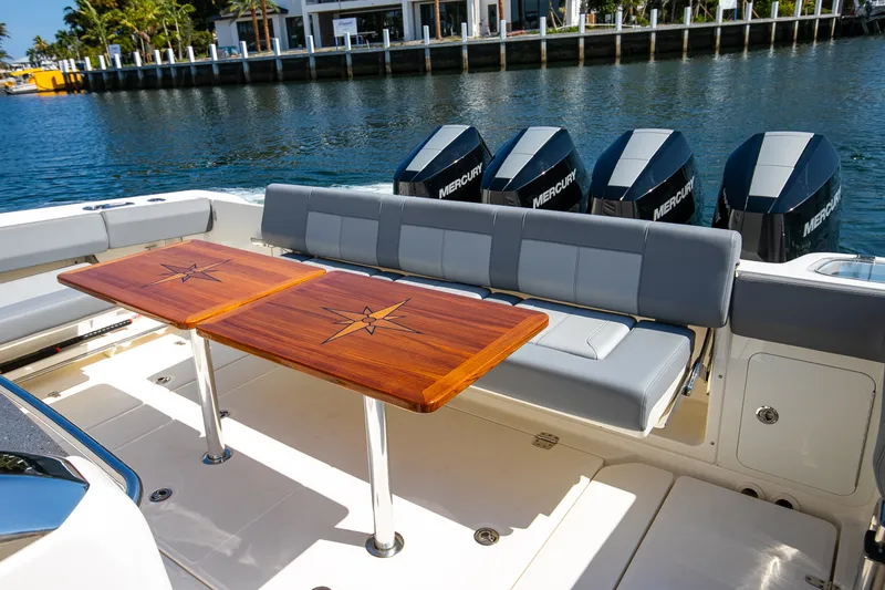 Slide: The Image of Boston Whaler 420 Outrage 2024 - 25